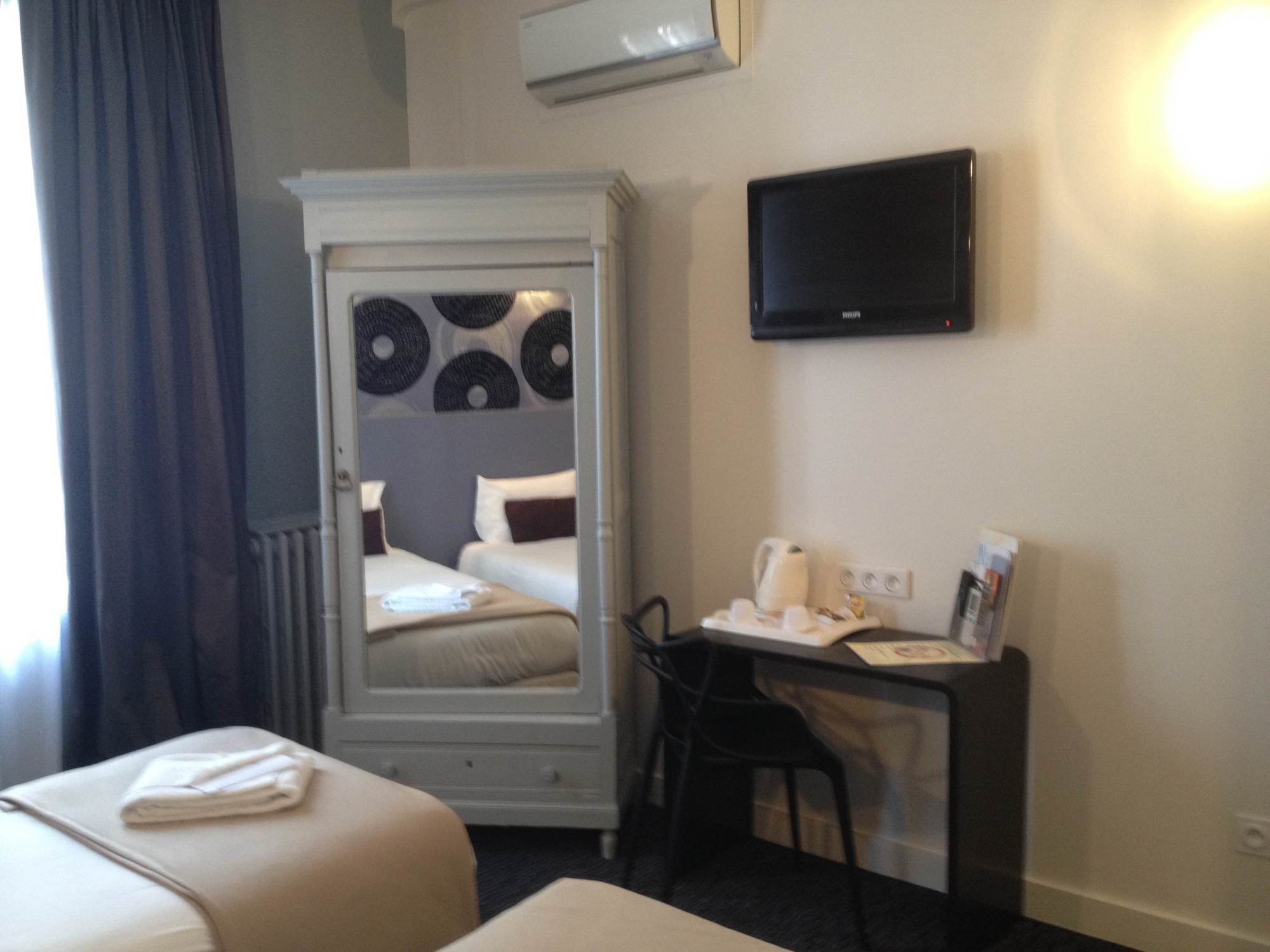 Hotel Raymond 4 Toulouse Kamer foto